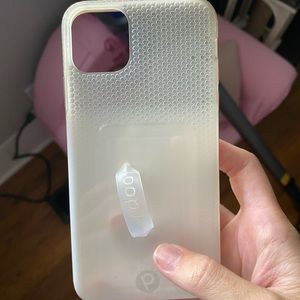 11 pro max loopy case